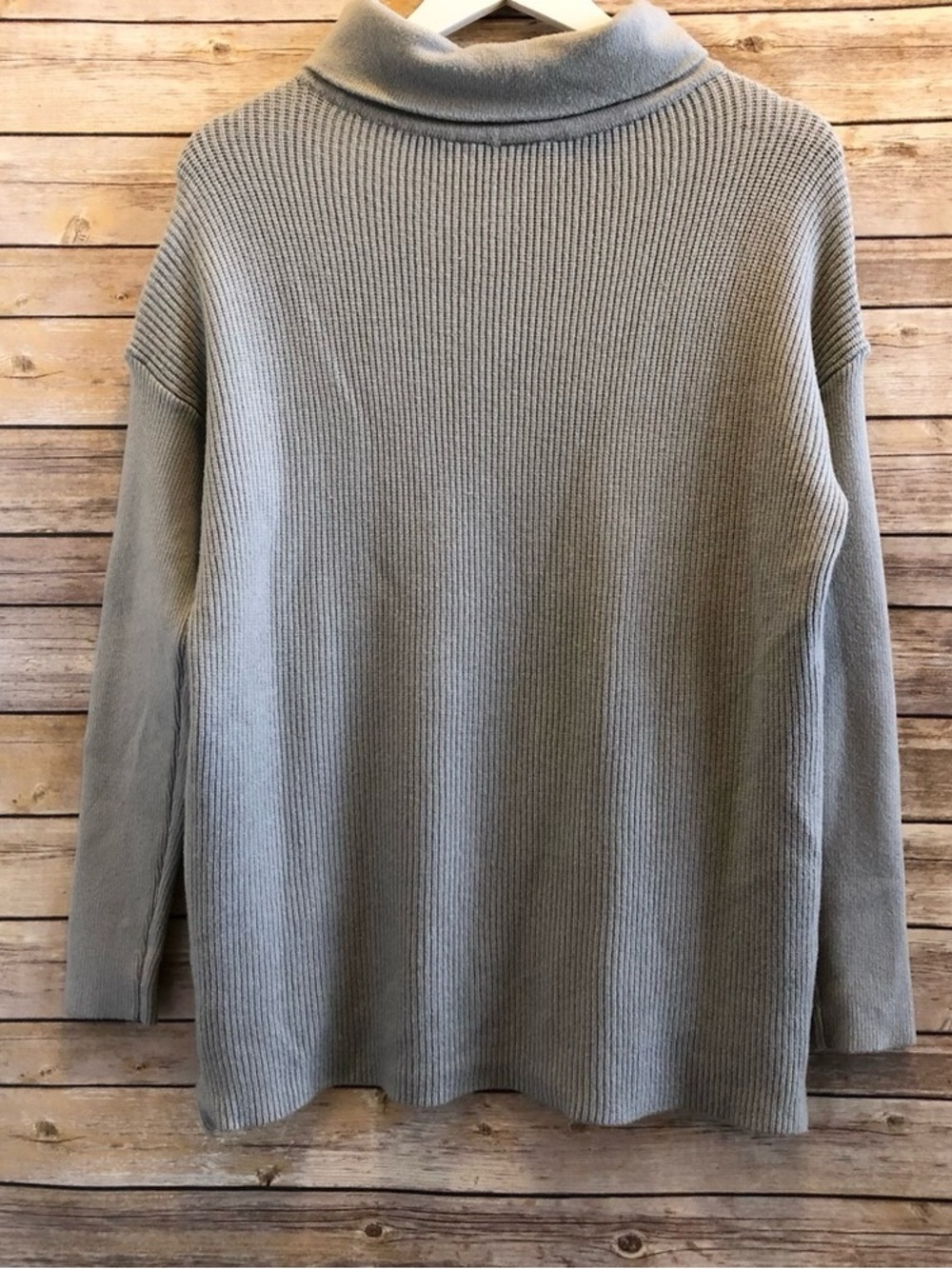 Women's Ribbed Turtleneck Sweater - Light Gray